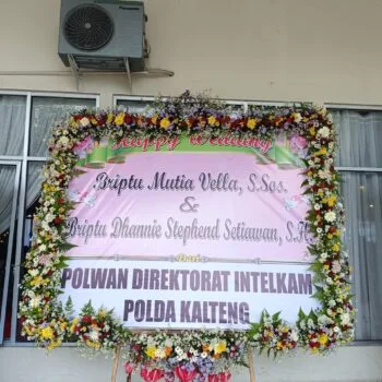 Karangan bunga Papan Pernikahan Palangkaraya 0321