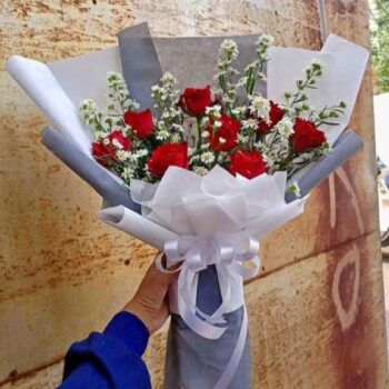 Buket Mawar Merah & Daisy Putih – Elegan & Romantis