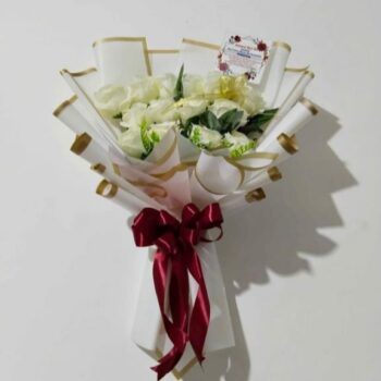 Buket Mawar Putih Elegan – Sentuhan Cinta