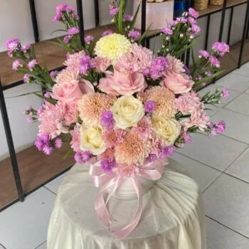Bunga Meja Pastel Manis – Elegan dan Menyegarkan