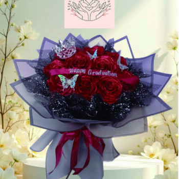 Buket Mawar Graduation Merah Hitam-Ungu Elegan