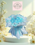Buket Mawar Biru Pastel Putih dengan Aksen Kupu-Kupu