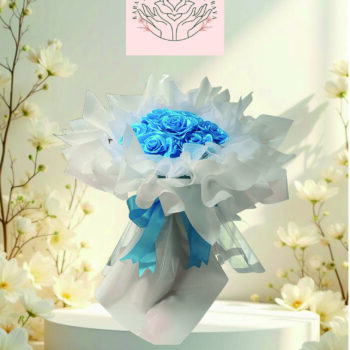 Buket Mawar Biru Putih Elegan – Fresh & Clean Look