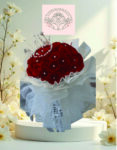 Buket Mawar Merah Queen Style – Mahkota & Mutiara Elegan