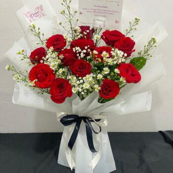 Hand Bouquet Mawar Merah Premium Elegan